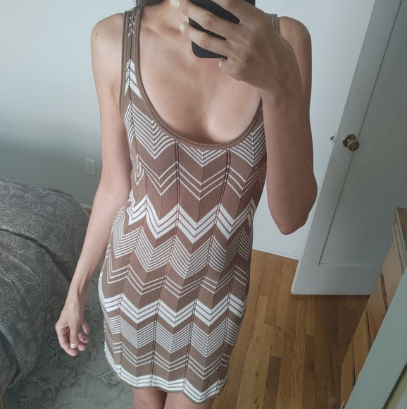 NWOT BCBGMaxAzria Stretchy Zigzag Mini Dress Sz M - Picture 3 of 9